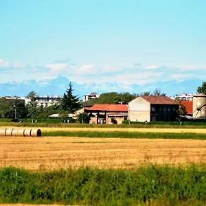  Farm stay Cascina Battivacco Italy